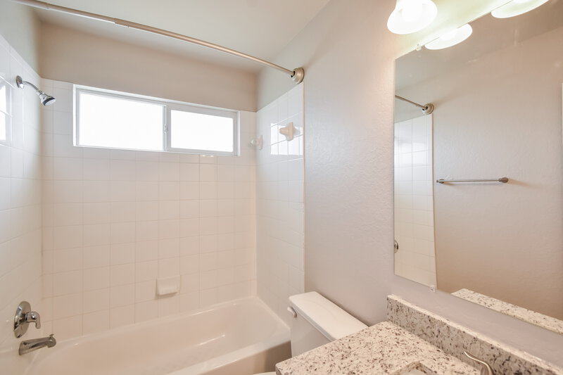 1,980/Mo, 247 Limestone Crk New Braunfels, TX 78130 Bathroom View