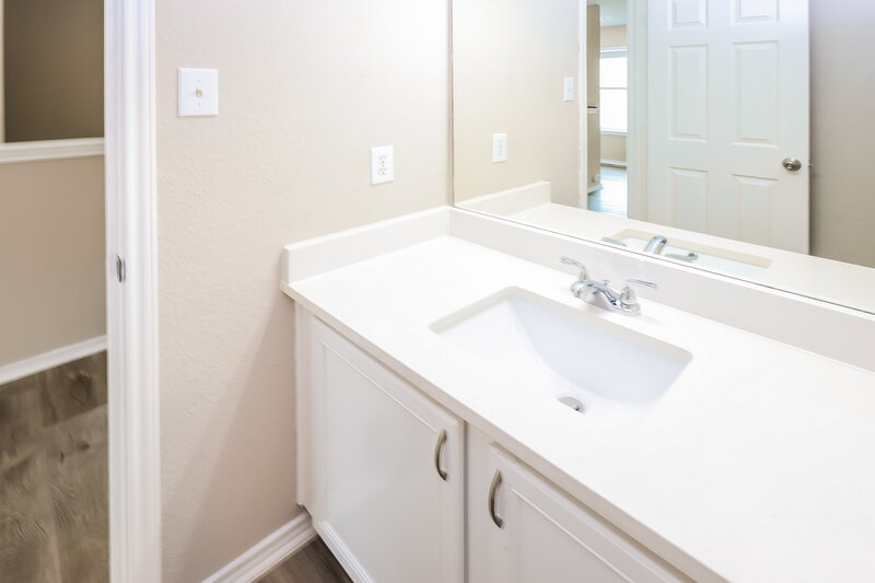 2,085/Mo, 2214 Mobeetie Trl San Antonio, TX 78245 Bathroom View