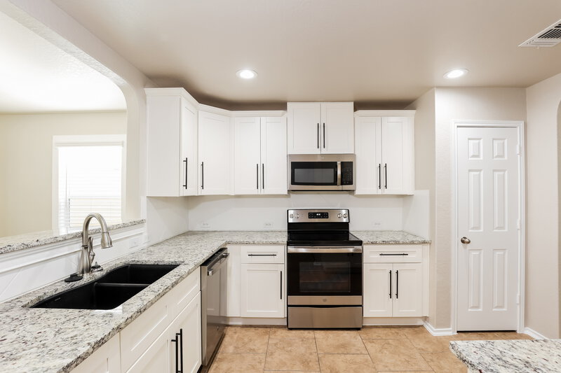 1,995/Mo, 11519 N Peak San Antonio, TX 78245 Kitchen View 2