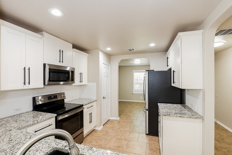 1,995/Mo, 11519 N Peak San Antonio, TX 78245 Kitchen View 3