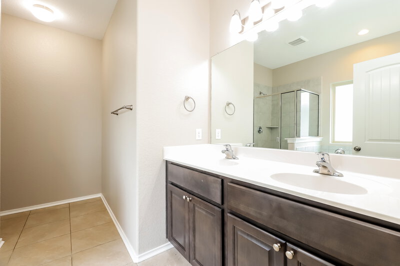 1,250/Mo, 2452 Ranger Pass Seguin, TX 78155 Main Bathroom View