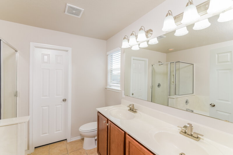 2,100/Mo, 9047 Rain Preserve San Antonio, TX 78254 Main Bathroom View