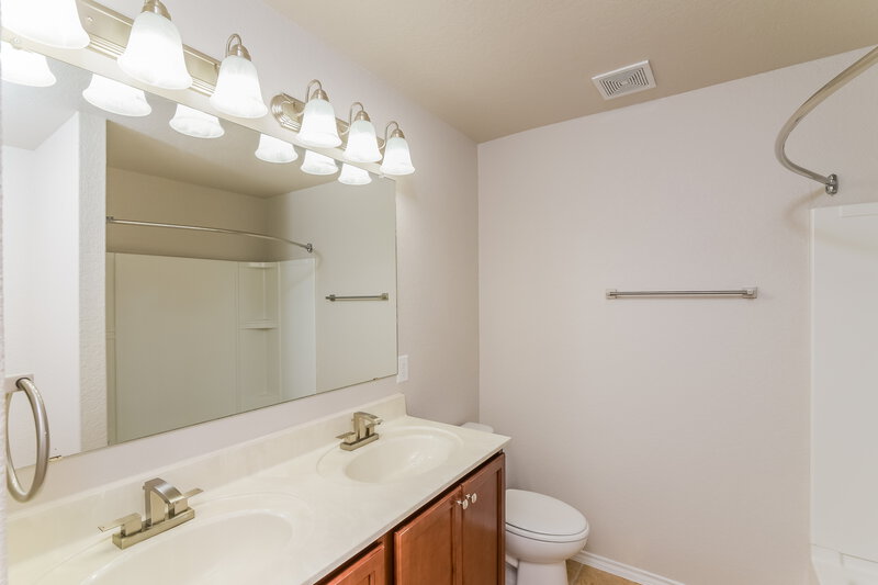 2,100/Mo, 9047 Rain Preserve San Antonio, TX 78254 Bathroom View