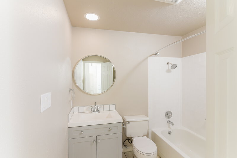 2,030/Mo, 9527 Autumn Breeze San Antonio, TX 78254 Bathroom View