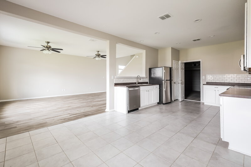 1,620/Mo, 12024 Silver Lining San Antonio, TX 78254 Kitchen View