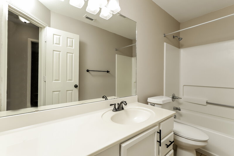 2,185/Mo, 1693 Jasmine Schertz, TX 78154 Main Bathroom View