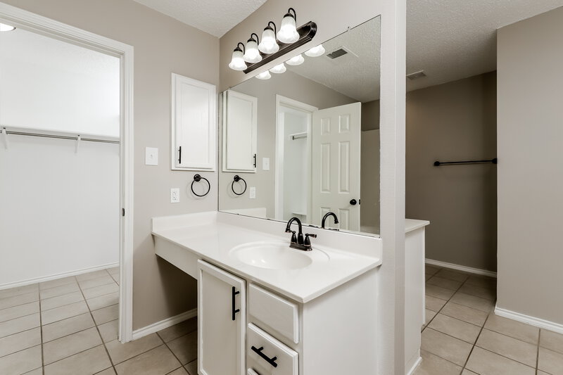 2,185/Mo, 1693 Jasmine Schertz, TX 78154 Bathroom View 2
