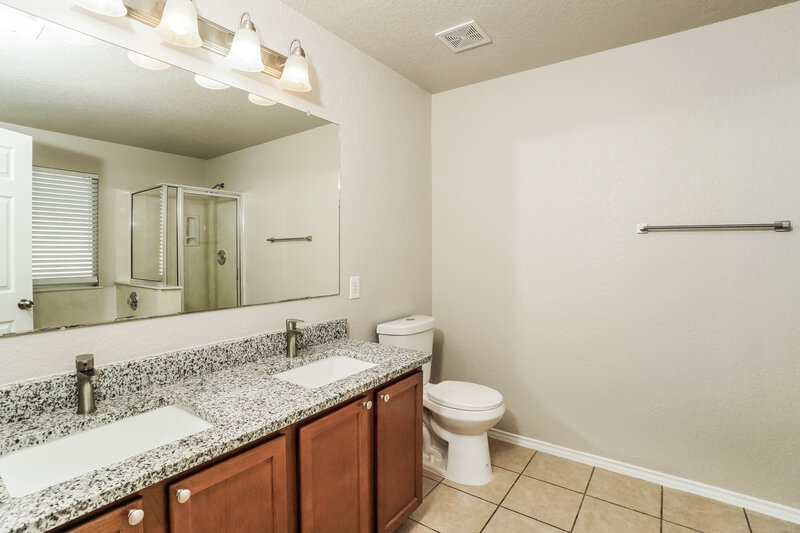 1,895/Mo, 3835 Torey Mesquite San Antonio, TX 78261 Main Bathroom View