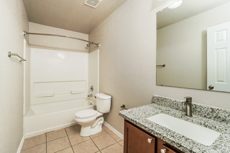 1,895/Mo, 3835 Torey Mesquite San Antonio, TX 78261 Bathroom View