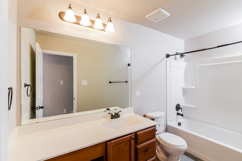 1,815/Mo, 1319 Blue Jay Ct San Antonio, TX 78245 Bathroom View