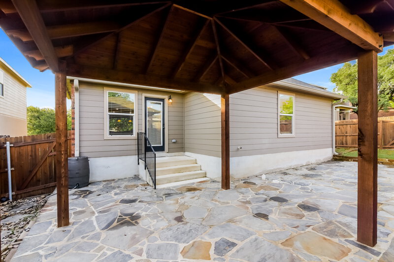 1,815/Mo, 1319 Blue Jay Ct San Antonio, TX 78245 Rear View
