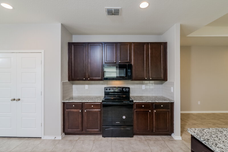 1,950/Mo, 116 Deer Blf San Antonio, TX 78253 Kitchen View 3