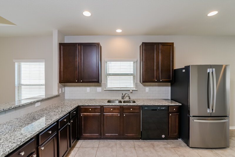 1,950/Mo, 116 Deer Blf San Antonio, TX 78253 Kitchen View 4