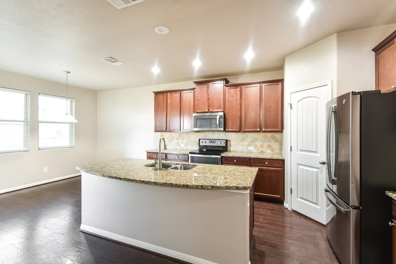 2,265/Mo, 11122 Bedazzled San Antonio, TX 78245 Kitchen View
