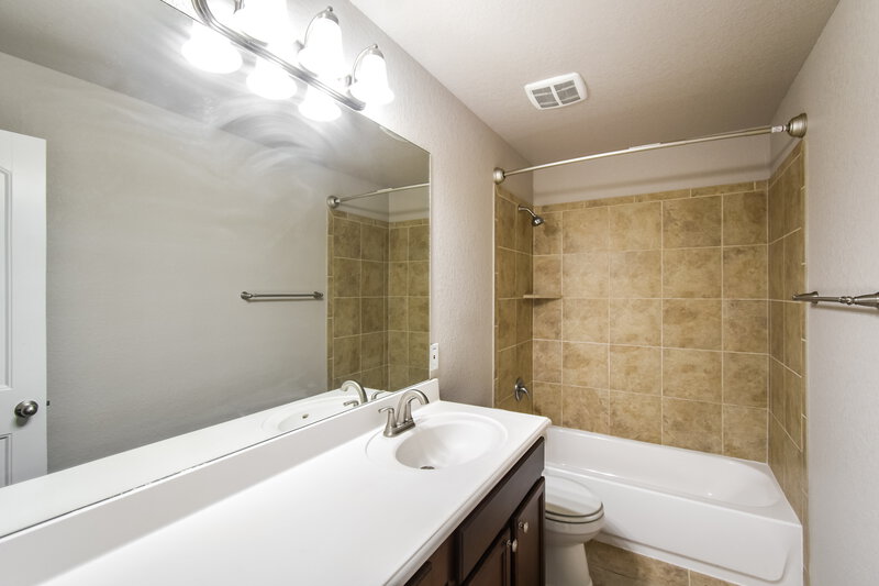 2,265/Mo, 11122 Bedazzled San Antonio, TX 78245 Bathroom View