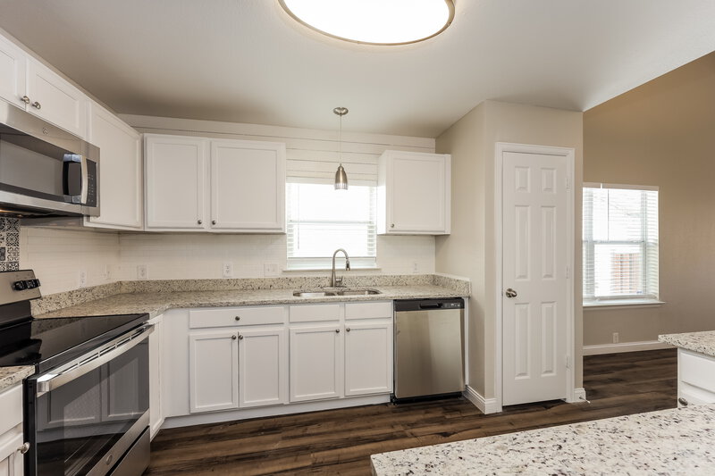 2,320/Mo, 10843 Red Musket Trl San Antonio, TX 78245 Kitchen View