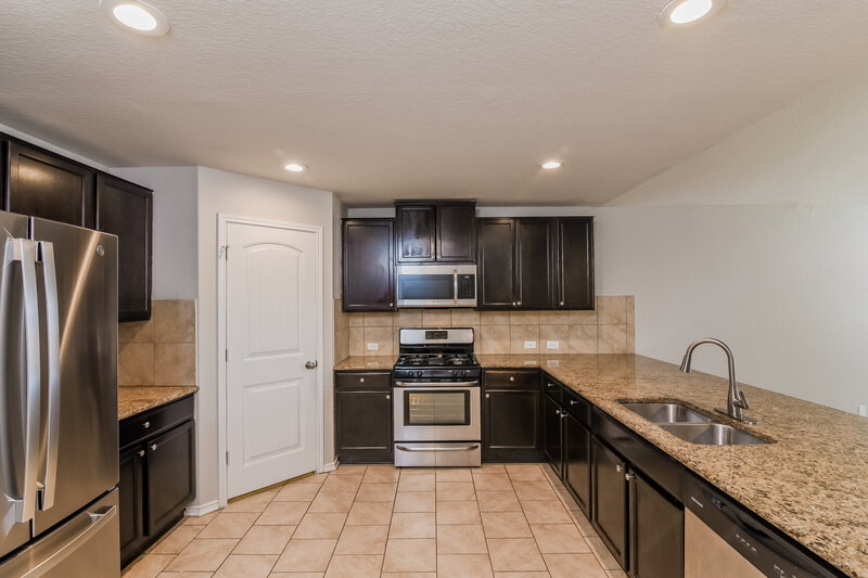 1,695/Mo, 14014 Tyler Pt San Antonio, TX 78254 Kitchen View 2