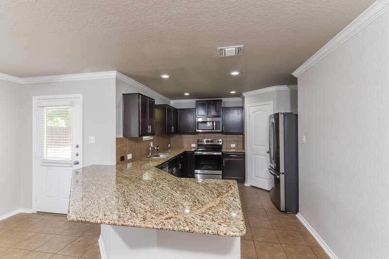 1,680/Mo, 11519 Verde Bnd San Antonio, TX 78245 Kitchen View
