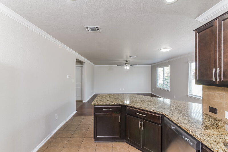 1,680/Mo, 11519 Verde Bnd San Antonio, TX 78245 Kitchen View 2