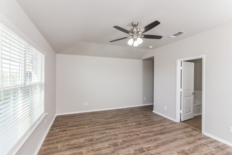 1,680/Mo, 11519 Verde Bnd San Antonio, TX 78245 Main Bedroom View 2
