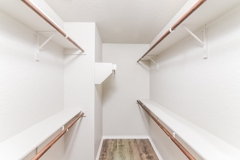 1,680/Mo, 11519 Verde Bnd San Antonio, TX 78245 Walk In Closet View