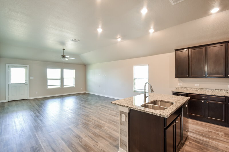 1,695/Mo, 7807 Tejas Plano Dr San Antonio, TX 78222 Kitchen View