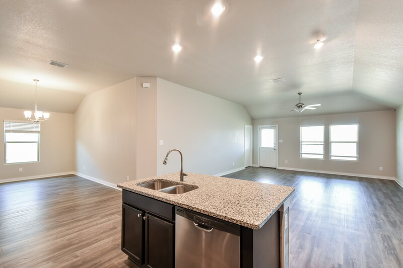 1,695/Mo, 7807 Tejas Plano Dr San Antonio, TX 78222 Kitchen View 2