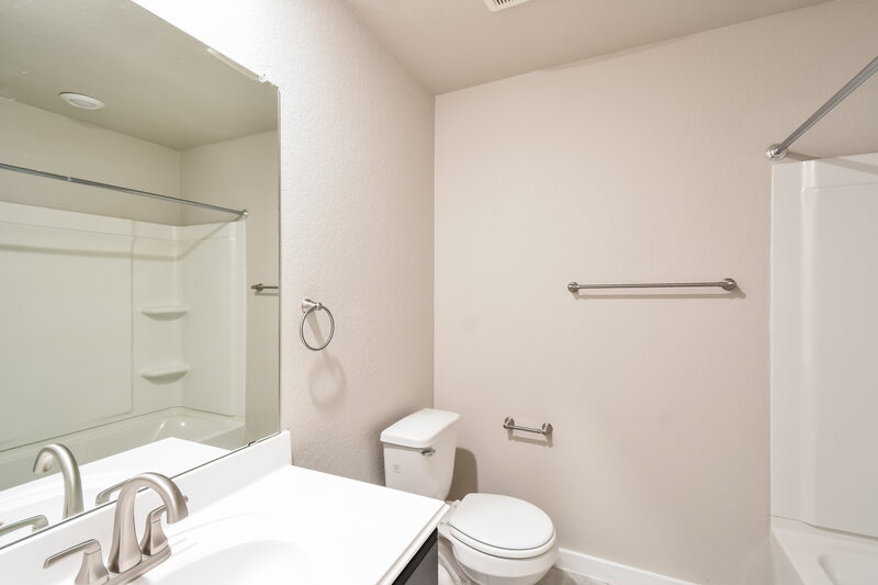1,695/Mo, 7807 Tejas Plano Dr San Antonio, TX 78222 Bathroom View