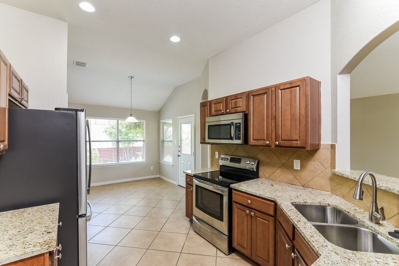 2,025/Mo, 10607 Bayhill Den San Antonio, TX 78245 Kitchen View