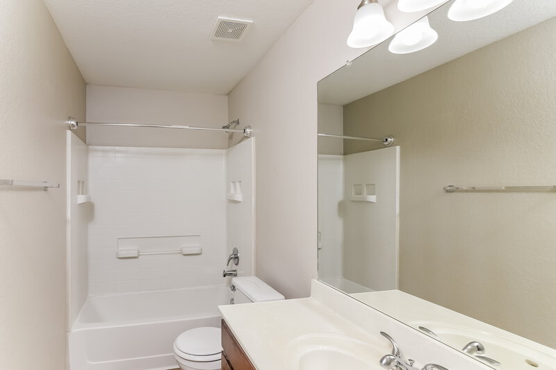 2,025/Mo, 10607 Bayhill Den San Antonio, TX 78245 Bathroom View