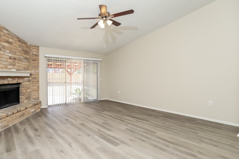 2,650/Mo, 16118 Rocky Crk San Antonio, TX 78247 Living Room View