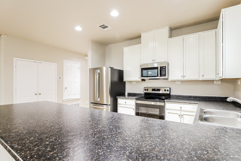 1,745/Mo, 20638 Creek Riv San Antonio, TX 78259 Kitchen View