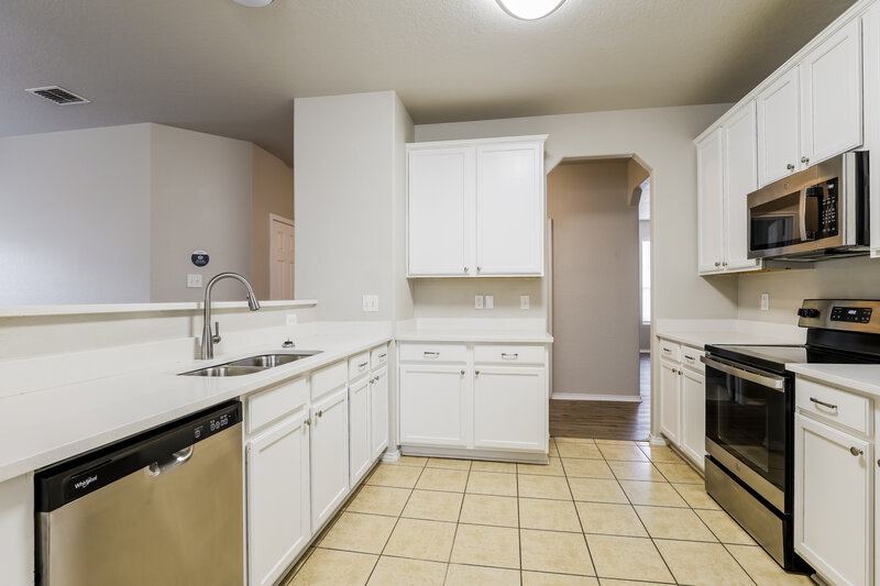 2,120/Mo, 16206 Galloping Oak Knl Selma, TX 78154 Kitchen View