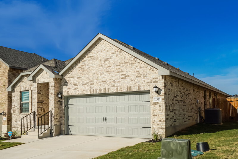 2,180/Mo, 12911 Azan Hts San Antonio, TX 78245 Front View