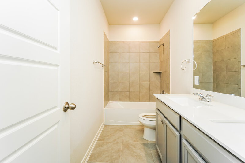 2,180/Mo, 12911 Azan Hts San Antonio, TX 78245 Bathroom View