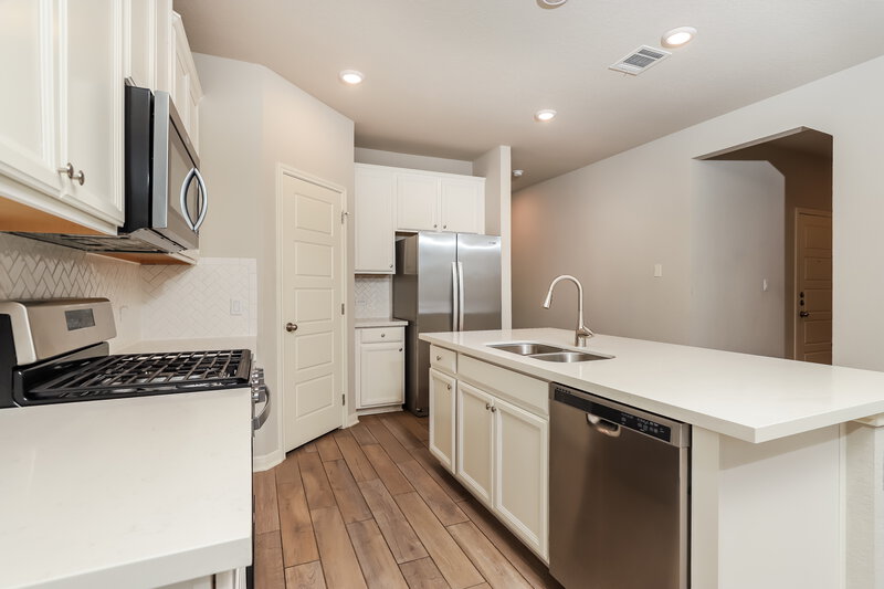 1,870/Mo, 1417 Arcadian Lily San Antonio, TX 78245 Kitchen View 2