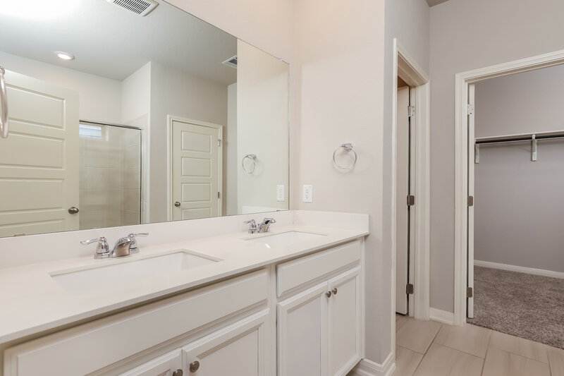 1,870/Mo, 1417 Arcadian Lily San Antonio, TX 78245 Main Bathroom View