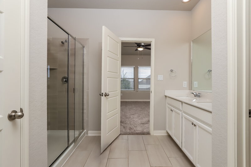 1,870/Mo, 1417 Arcadian Lily San Antonio, TX 78245 Main Bathroom View 2