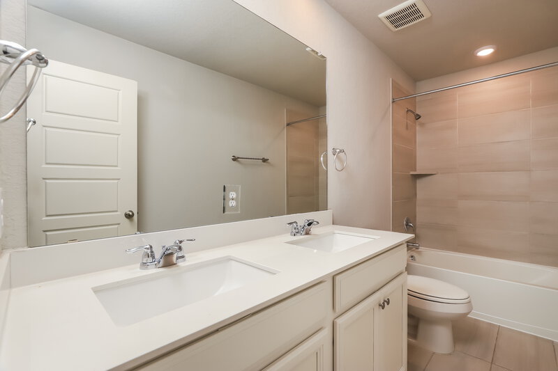 1,870/Mo, 1417 Arcadian Lily San Antonio, TX 78245 Bathroom View