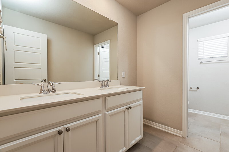 2,635/Mo, 304 Shelton Pass Cibolo, TX 78108 Bathroom View