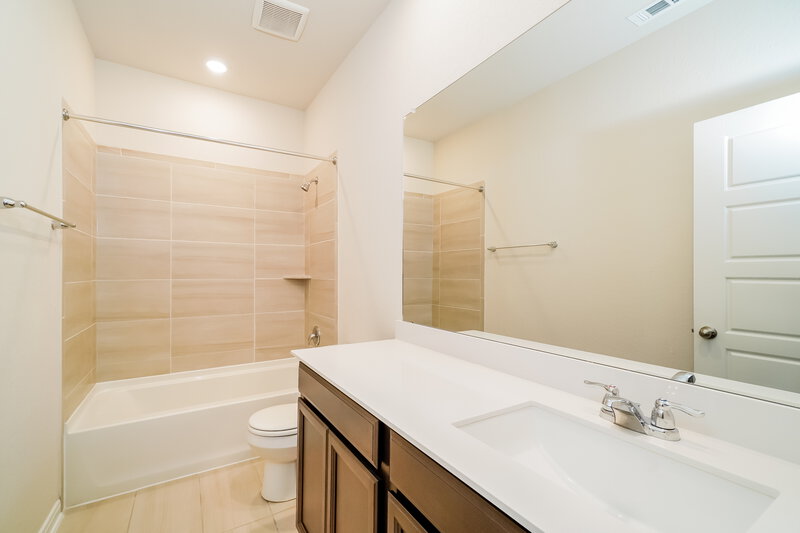 2,255/Mo, 1244 Ella Xing New Braunfels, TX 78130 Bathroom View