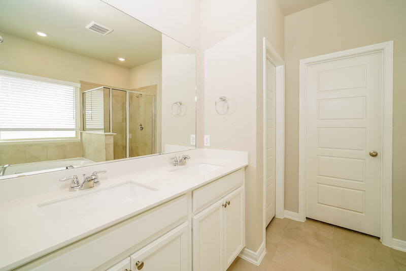 2,795/Mo, 1277 Ella Xing New Braunfels, TX 78130 Main Bathroom View