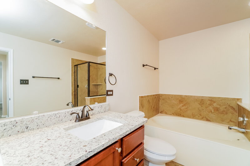 1,945/Mo, 5203 Mustang Cv San Antonio, TX 78244 Main Bathroom View