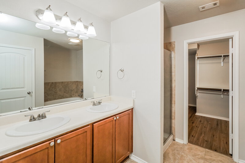 2,420/Mo, 10135 Strasbourg Way Schertz, TX 78154 Main Bathroom View