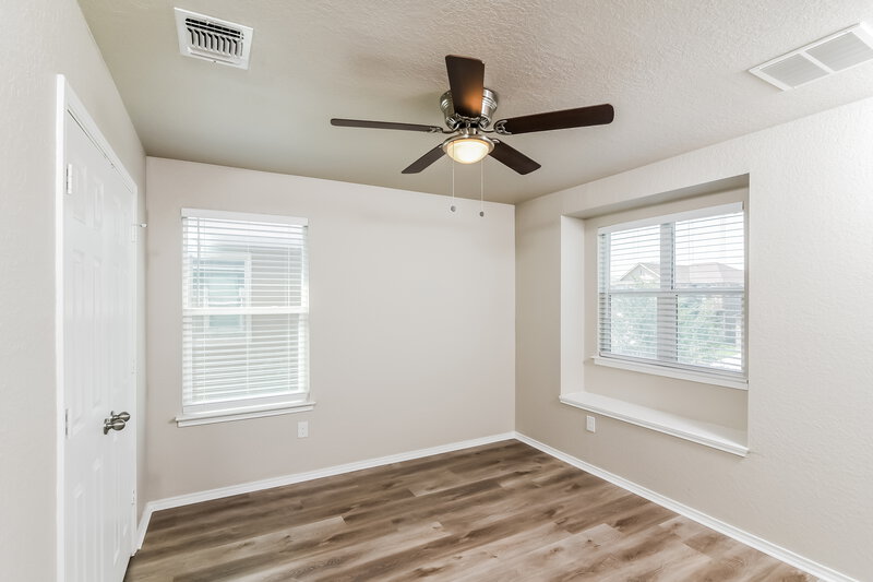 1,770/Mo, 4423 Wrangler Vw San Antonio, TX 78223 Bedroom View 4