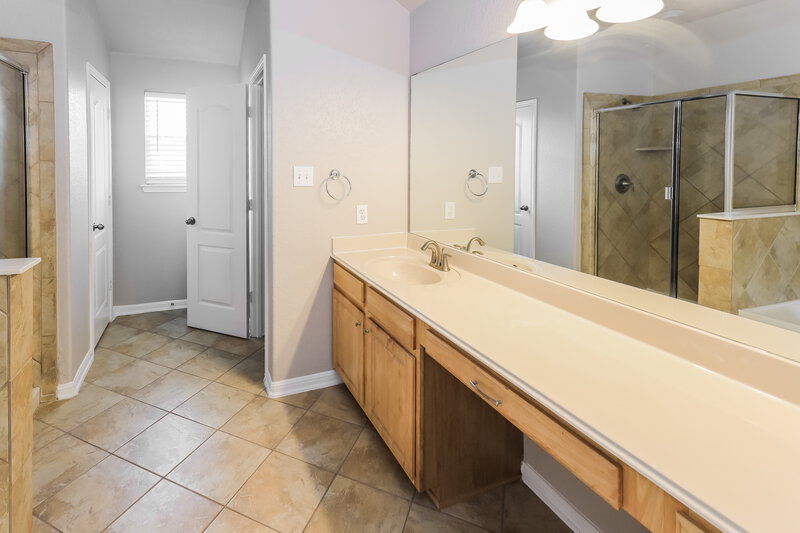 2,240/Mo, 9735 Mill Path San Antonio, TX 78254 Main Bathroom View