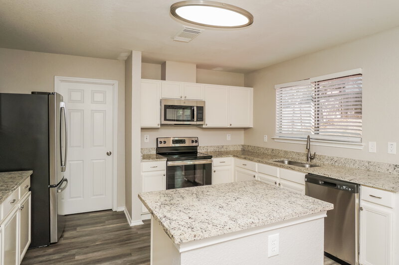 1,730/Mo, 14430 Bowhill Gln Live Oak, TX 78233 Kitchen View