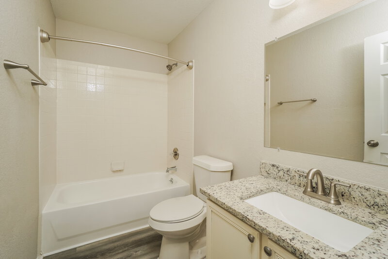 1,730/Mo, 14430 Bowhill Gln Live Oak, TX 78233 Bathroom View