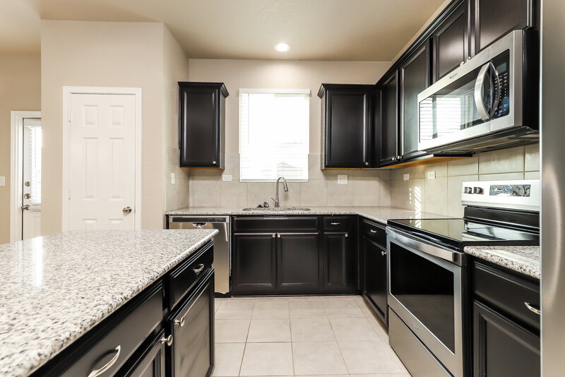 2,050/Mo, 165 Texas Thistle New Braunfels, TX 78130 Kitchen View