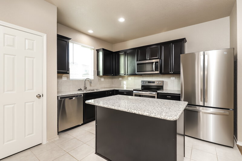 2,050/Mo, 165 Texas Thistle New Braunfels, TX 78130 Kitchen View 2